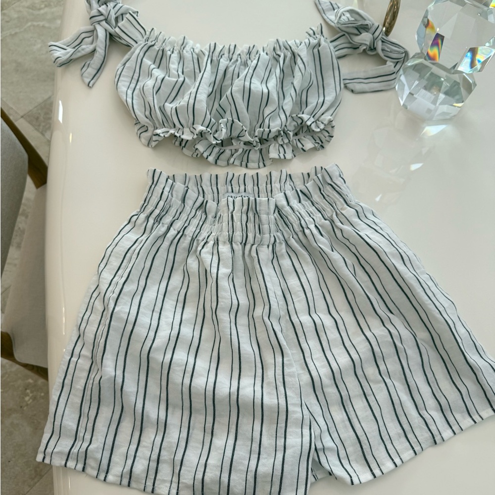 Crescent Black and White Striped Set